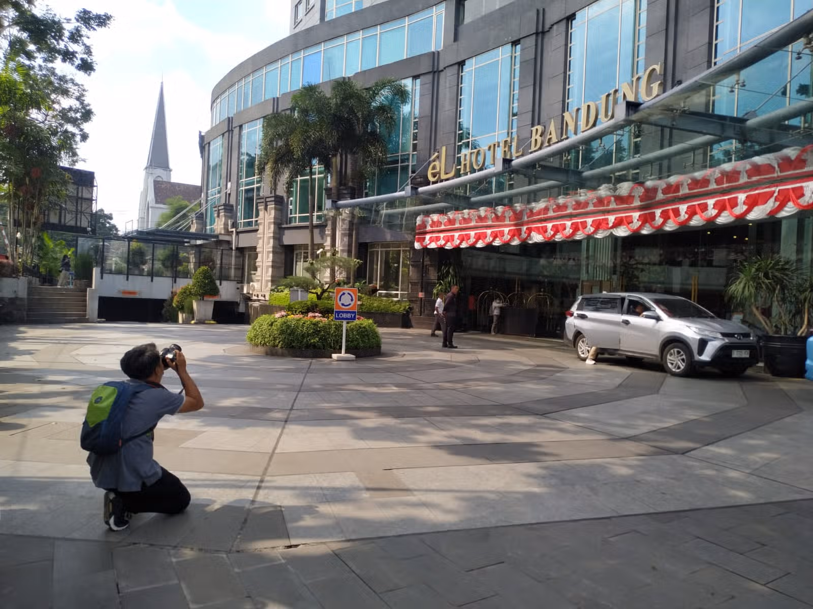 éL Hotel Bandung: Menyingkap Keindahan Gedung Hotel Mewah