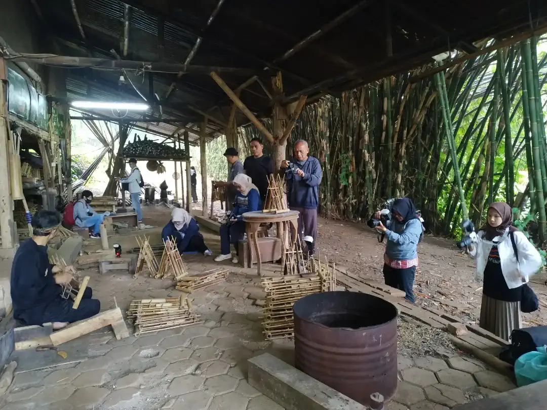 Keseruan di Hunting Human Interest dan Street Photography Komunitas Semut FotoHumanitas Dibalik